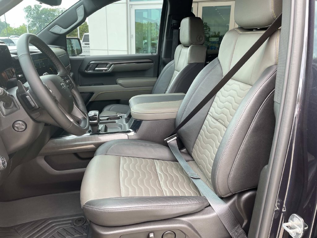 Used 2024 Chevrolet Silverado 1500 ZR2 w/ Technology Package AWD/4WD image 18