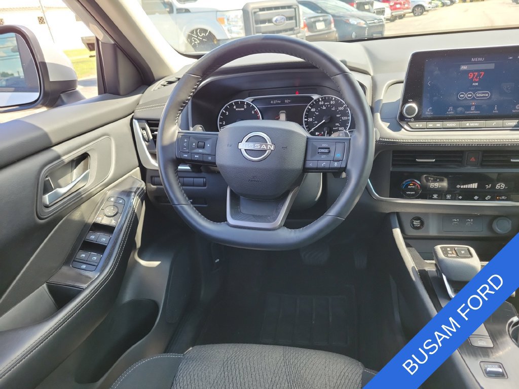Used 2025 Nissan Rogue SV FWD image 10