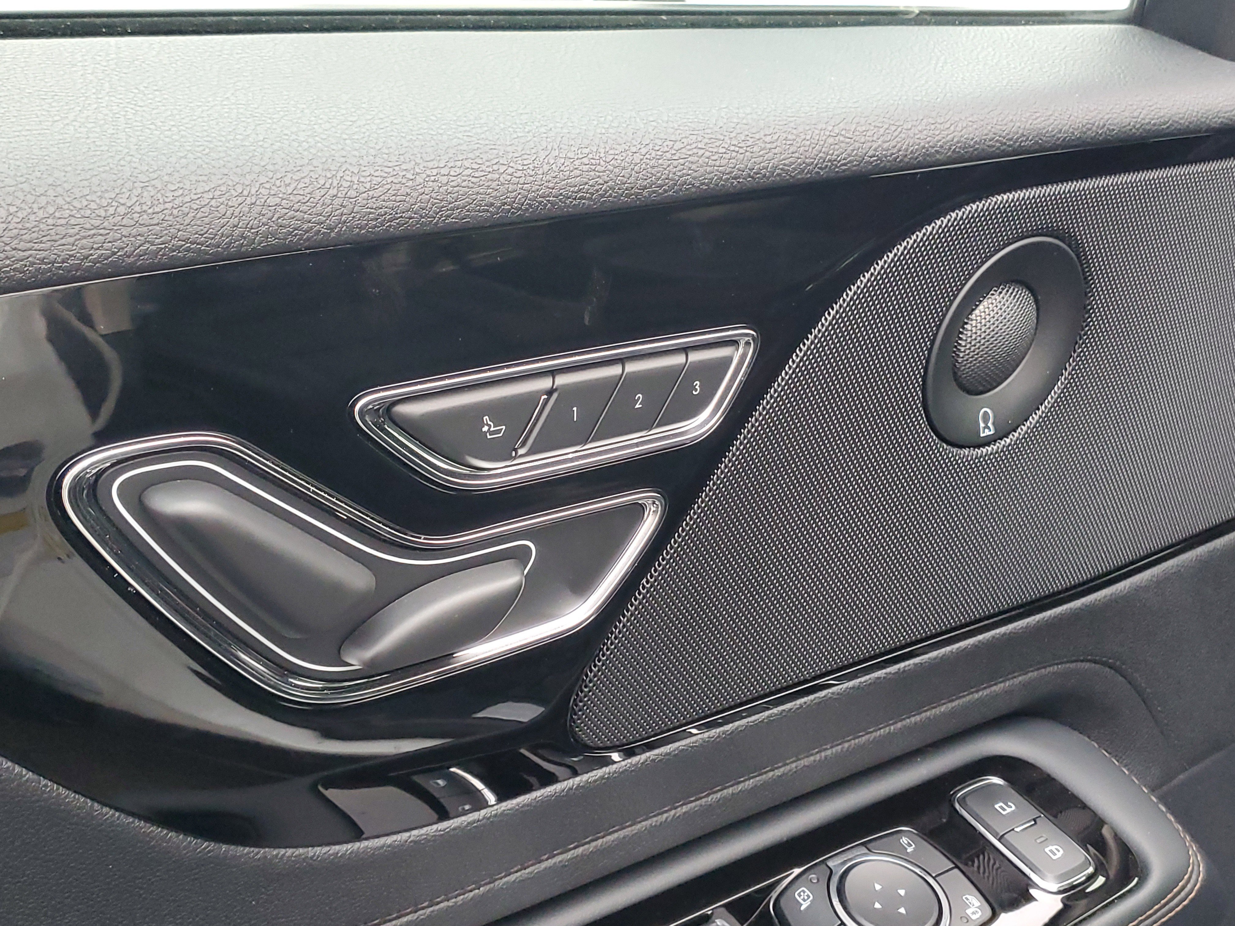 New 2025 Lincoln Aviator AWD w/ Equipment Group 101A image 9