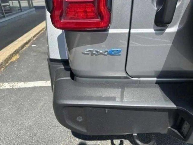 Used 2021 Jeep Wrangler Unlimited Sahara w/ Safety Group image 15