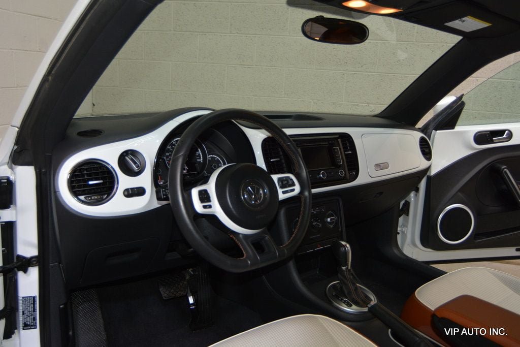Used 2015 Volkswagen Beetle 1.8T Classic FWD image 9