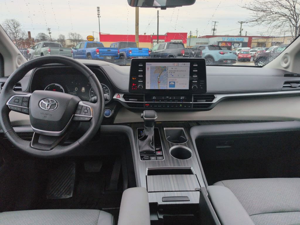 Certified 2024 Toyota Sienna Limited image 12