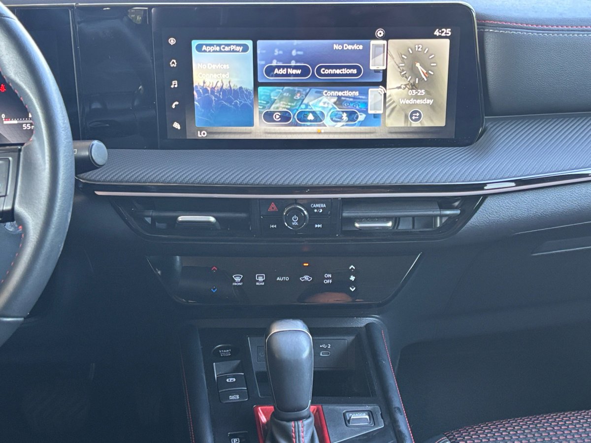 Used 2025 Nissan Kicks SR image 3