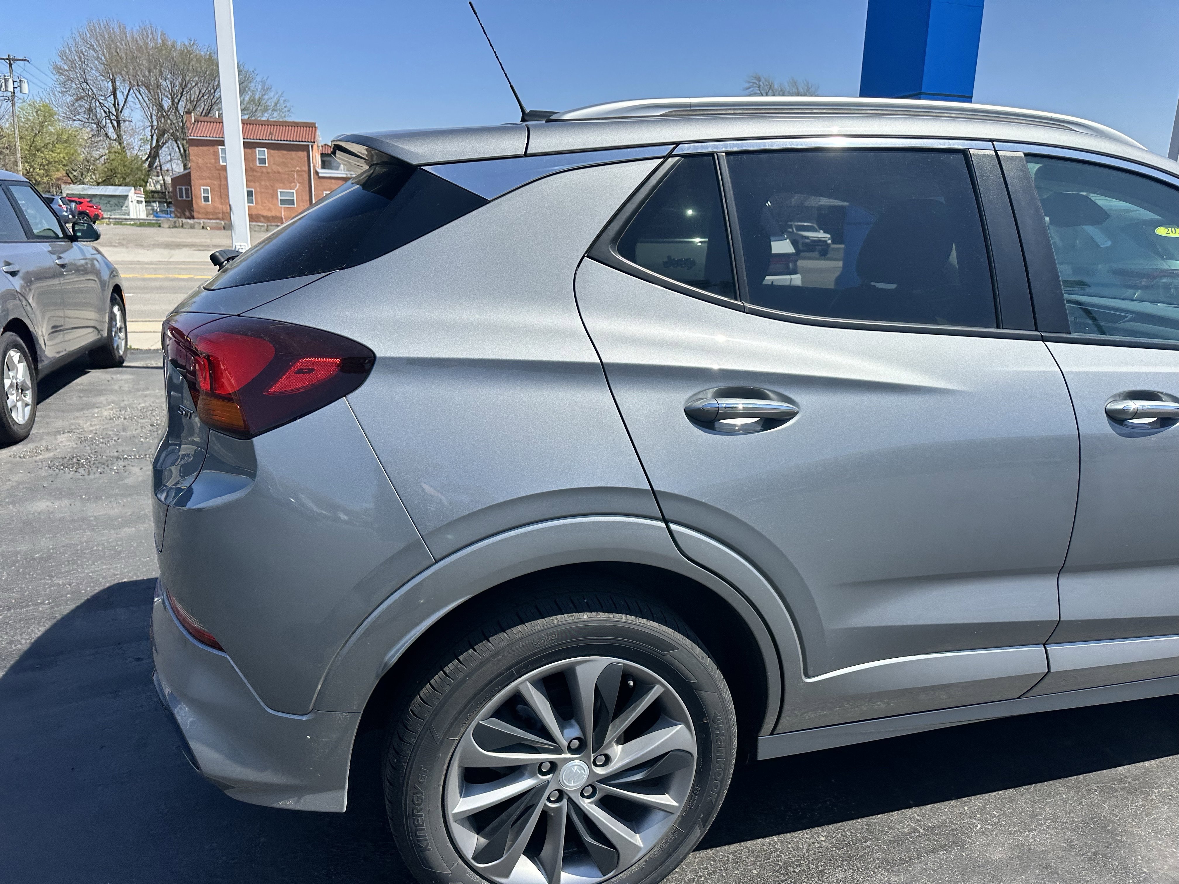 Used 2023 Buick Encore GX Select w/ Sport Touring Package FWD image 9