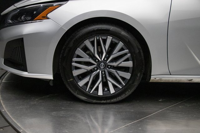Used 2024 Nissan Altima 2.5 SV image 8