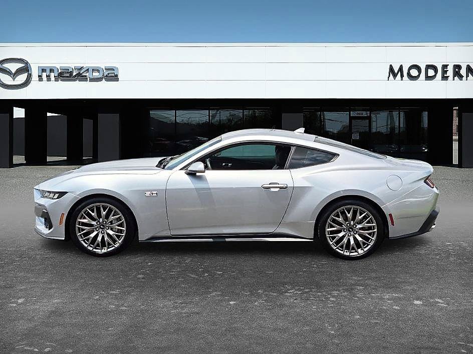 Used 2024 Ford Mustang GT Premium RWD image 2