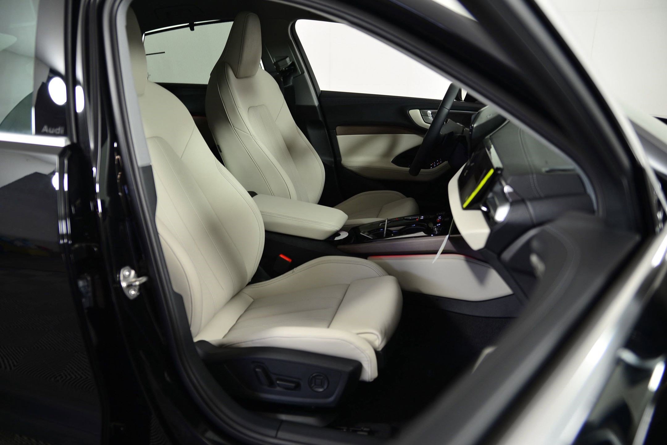 New 2025 Audi A5 2.0T Prestige image 18