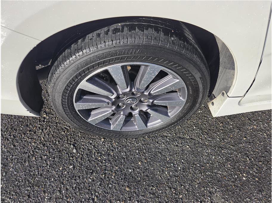 Used 2020 Toyota Sienna Limited Premium w/ Carpet Mat Package image 11