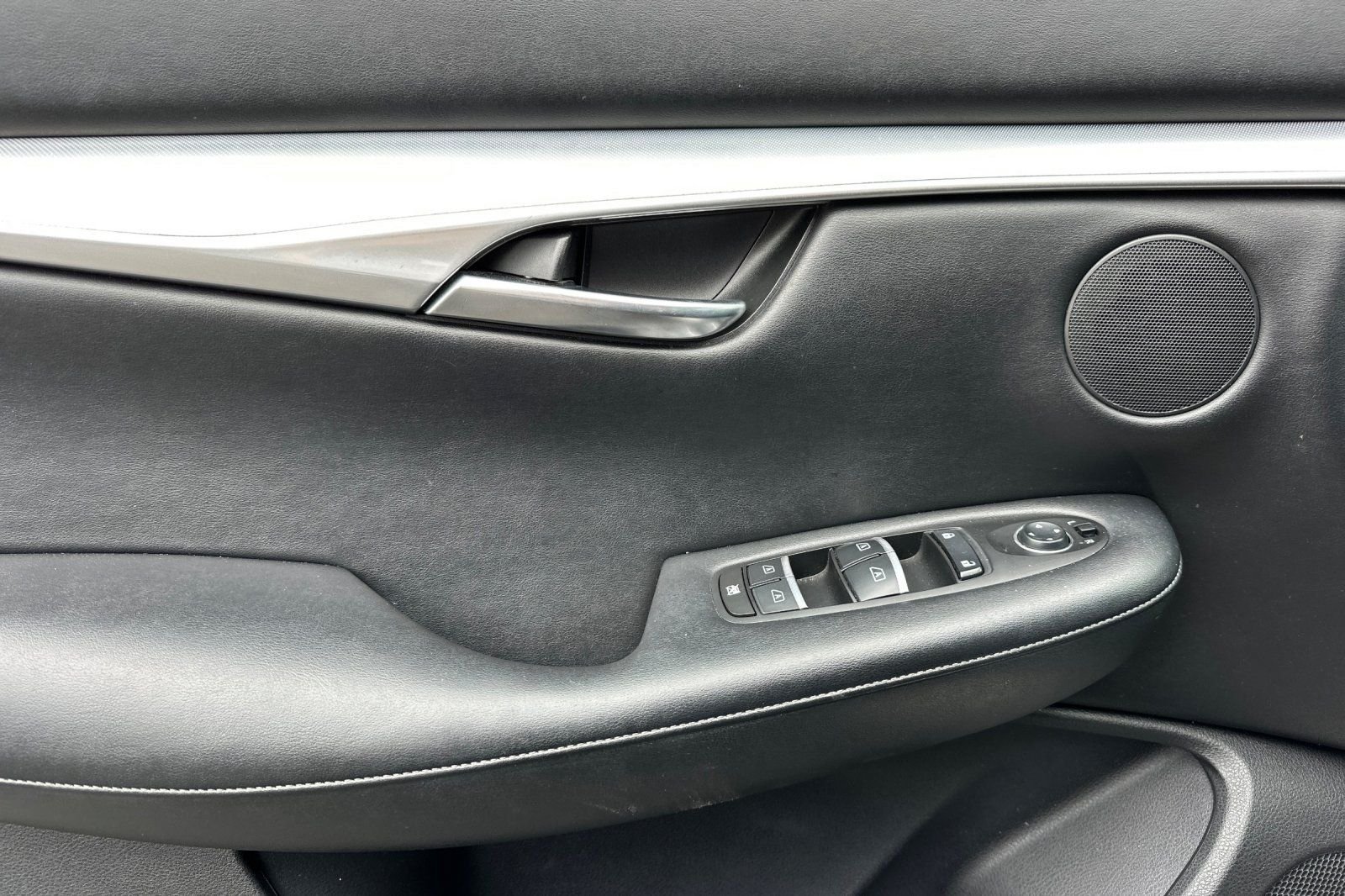 Used 2020 INFINITI QX50 Luxe w/ Navigation Package FWD image 11