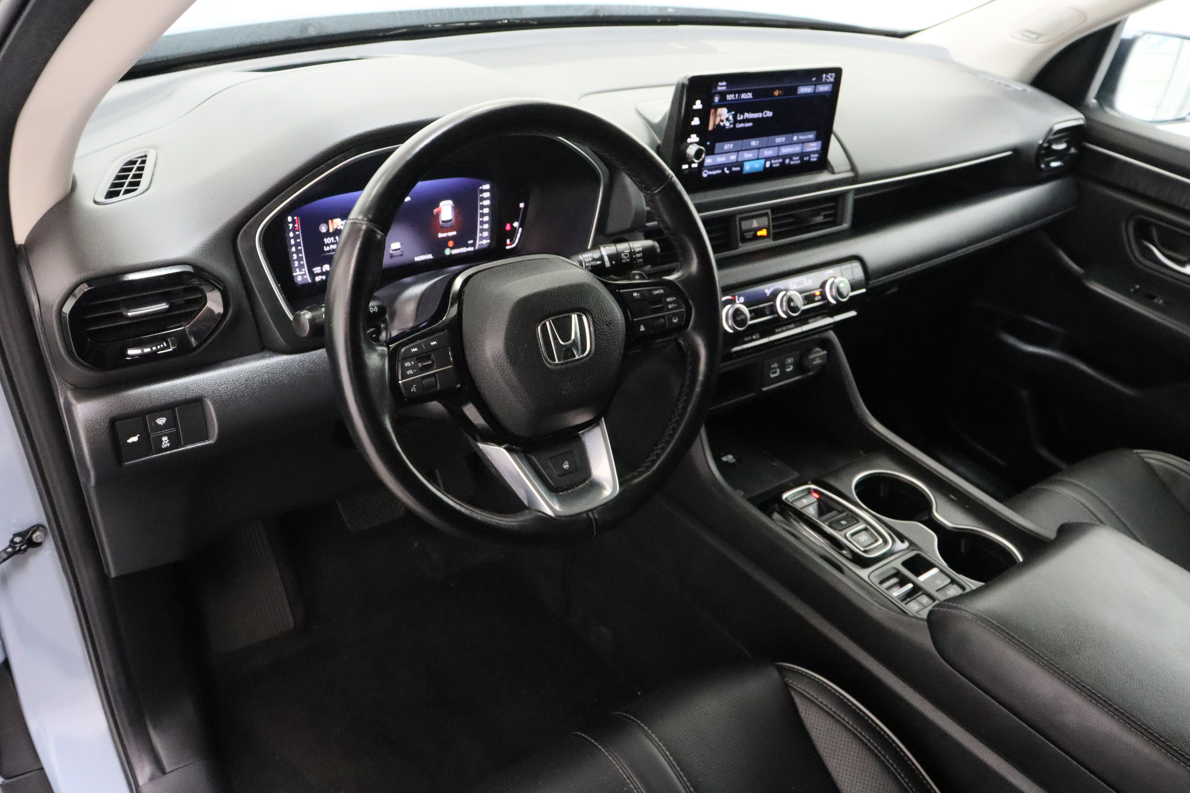 Used 2023 Honda Pilot Elite image 12