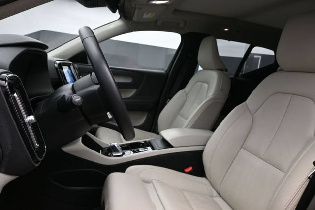 Used 2023 Volvo XC40 B5 Plus w/ Driver Assist Package AWD/4WD image 10