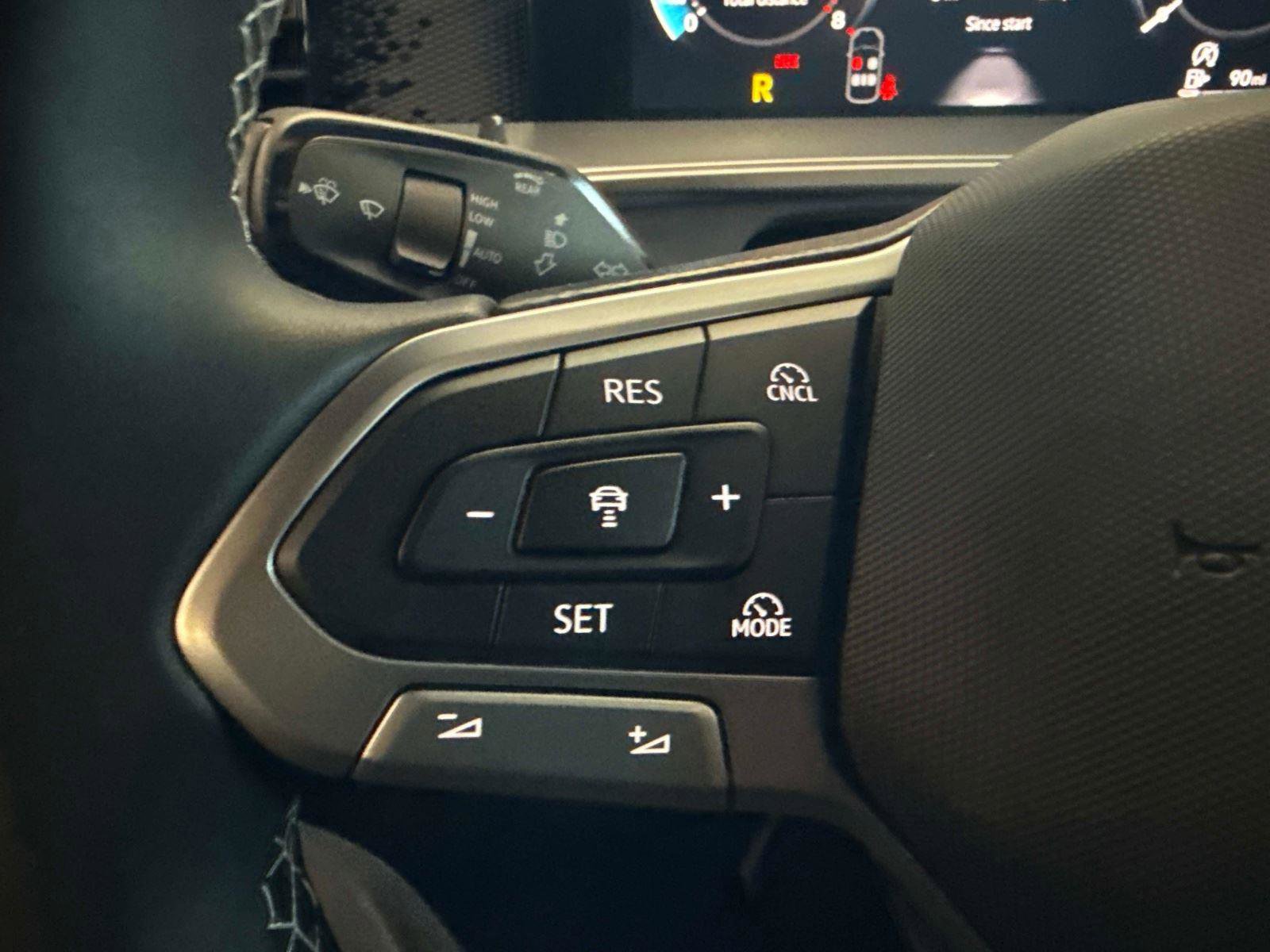 New 2026 Volkswagen Tiguan SE image 31