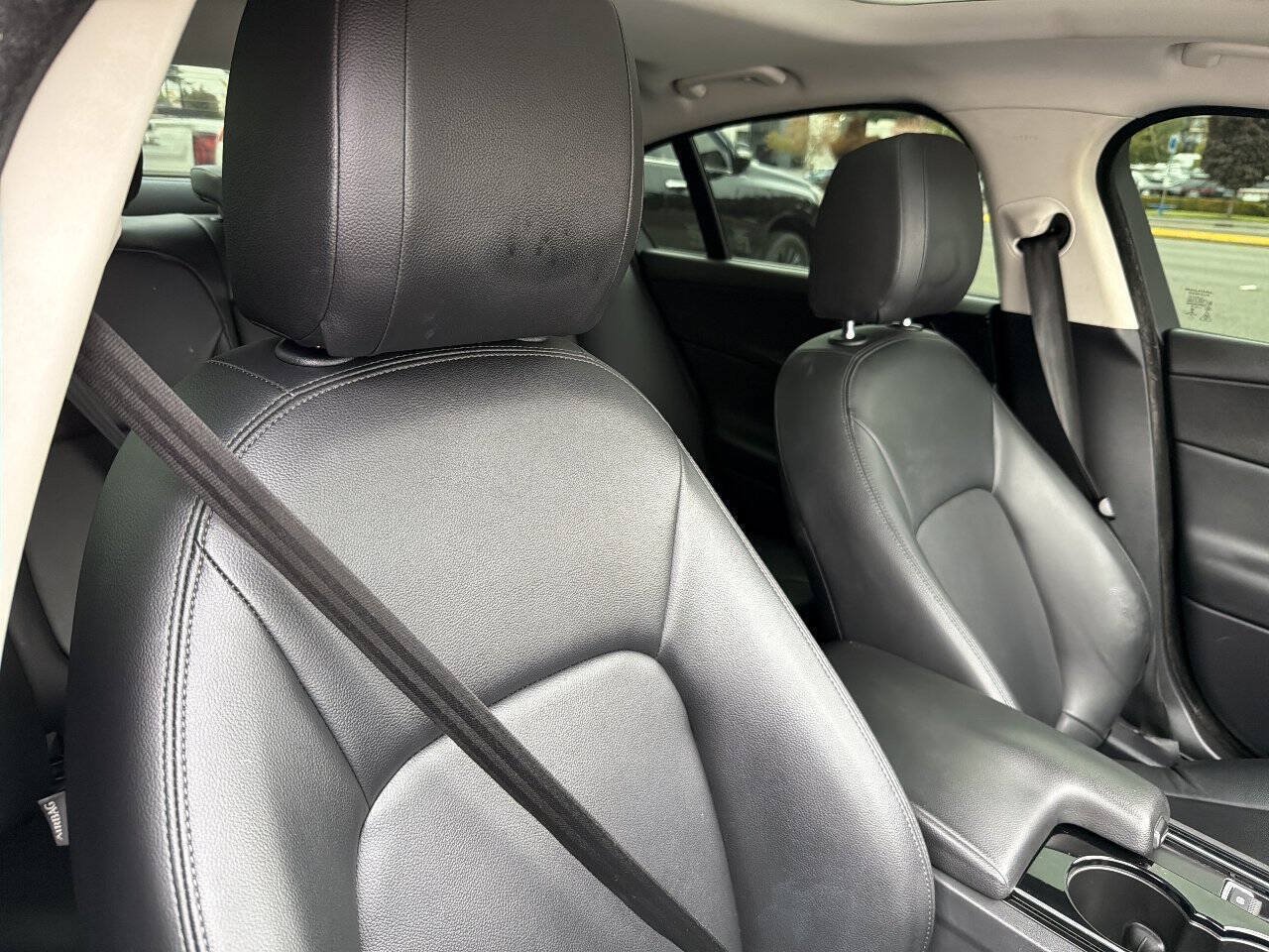 Used 2017 Jaguar XE RWD image 15