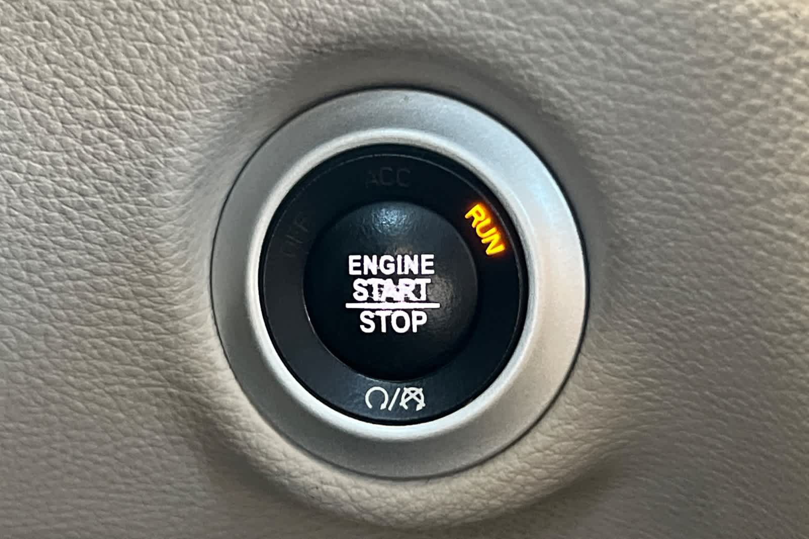 Used 2021 Chrysler Pacifica Touring w/ Uconnect Theater Family Group FWD image 26