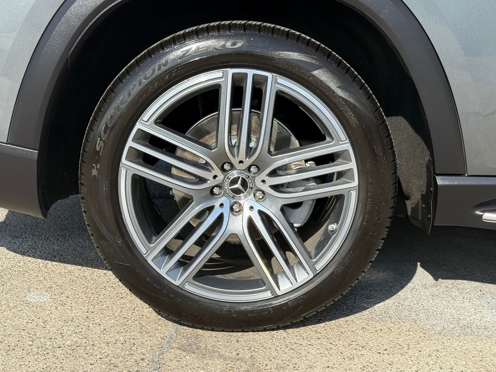 Used 2025 Mercedes-Benz GLS 450 4MATIC image 17