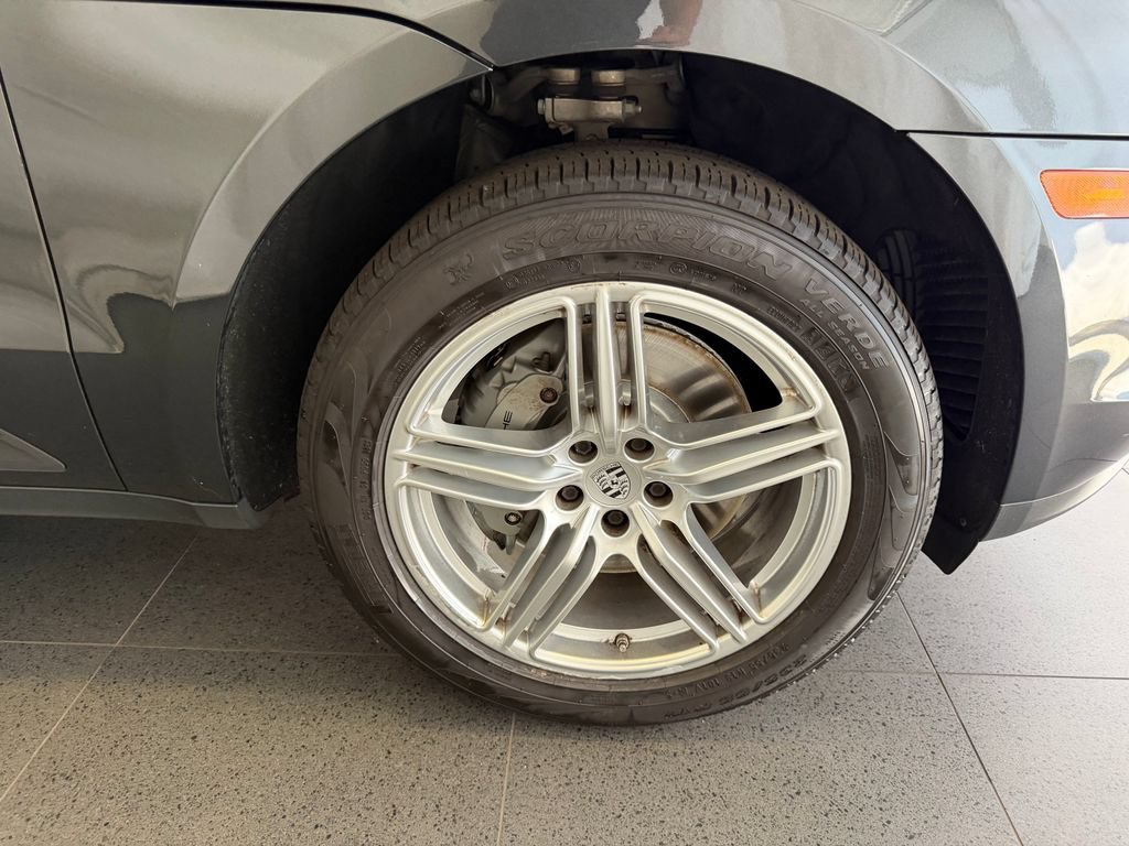 Certified 2021 Porsche Macan S AWD/4WD image 13