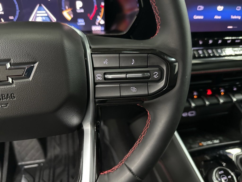 Used 2025 Chevrolet Colorado Z71 w/ Midnight Edition image 17