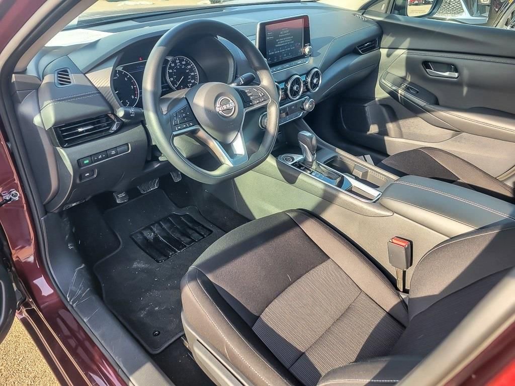 Used 2025 Nissan Sentra SV image 11