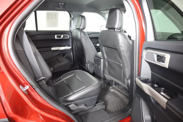 Used 2024 Ford Explorer XLT w/ Equipment Group 202A AWD/4WD image 71