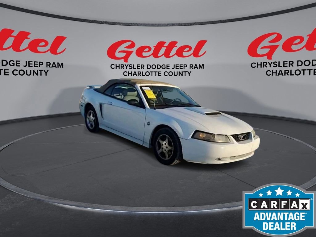 Used 2004 Ford Mustang Convertible image 2