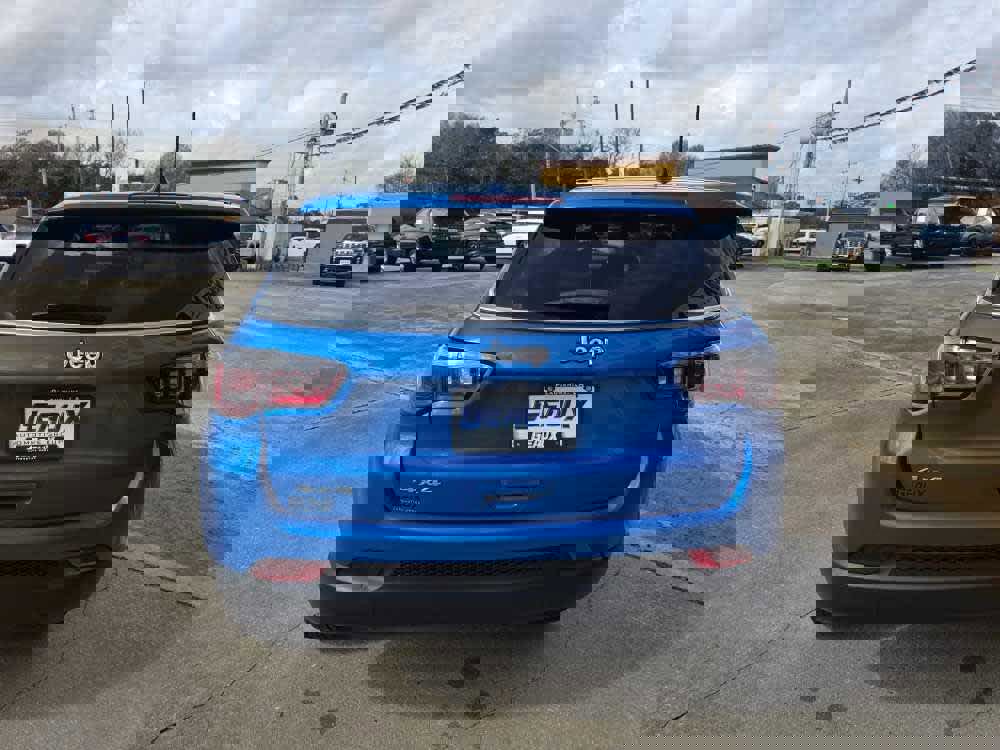 Used 2024 Jeep Compass Sport image 4