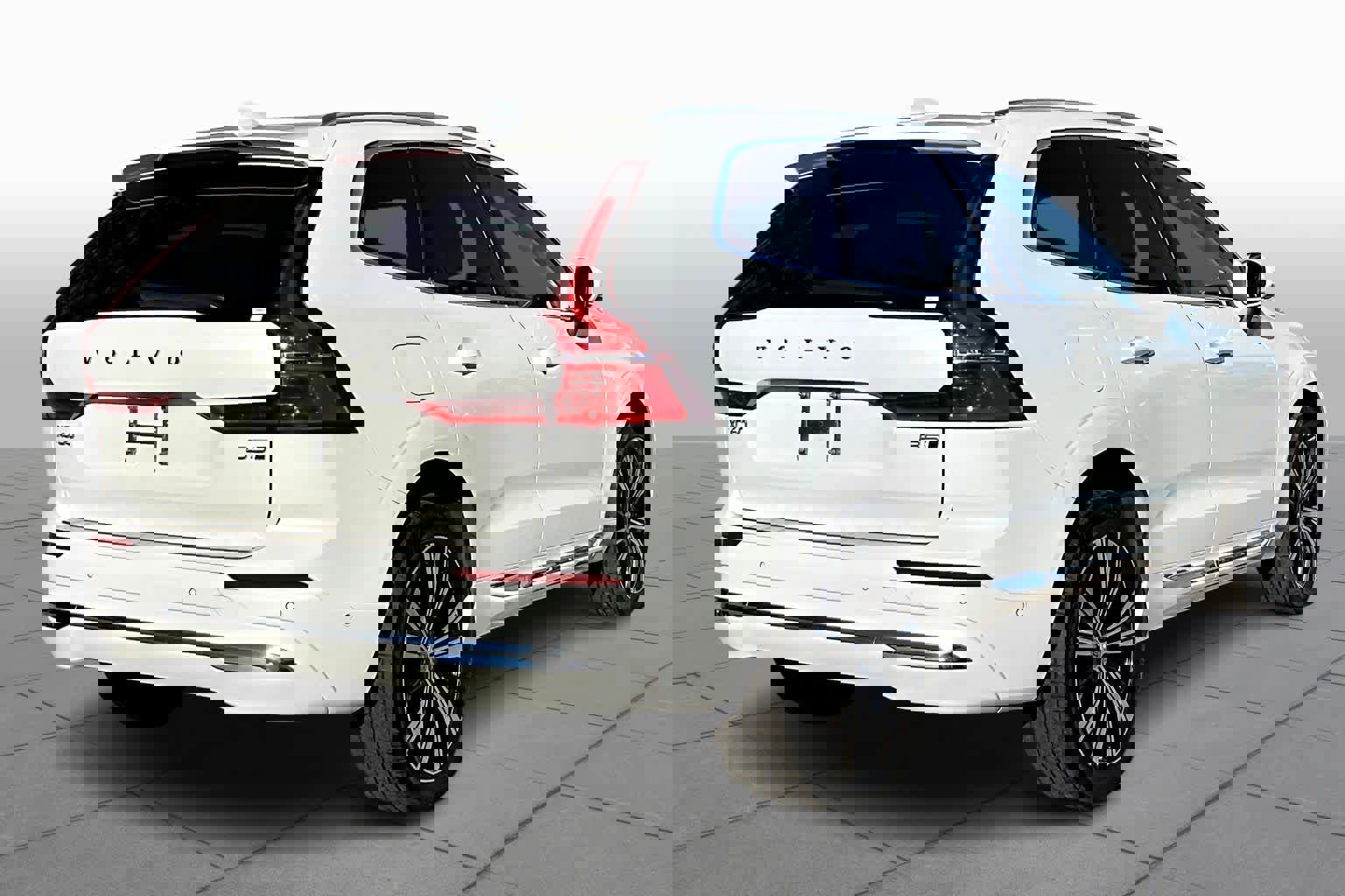 Used 2023 Volvo XC60 B5 Plus w/ Climate Package image 12