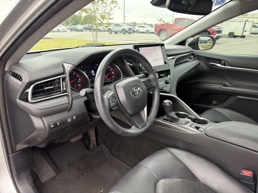 Used 2022 Toyota Camry XSE FWD image 11
