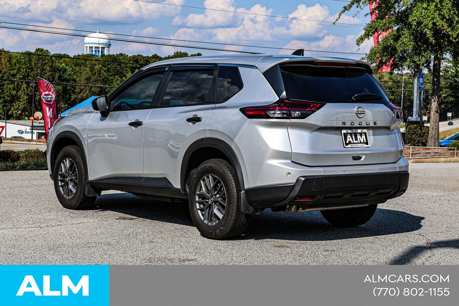 Used 2024 Nissan Rogue S image 9