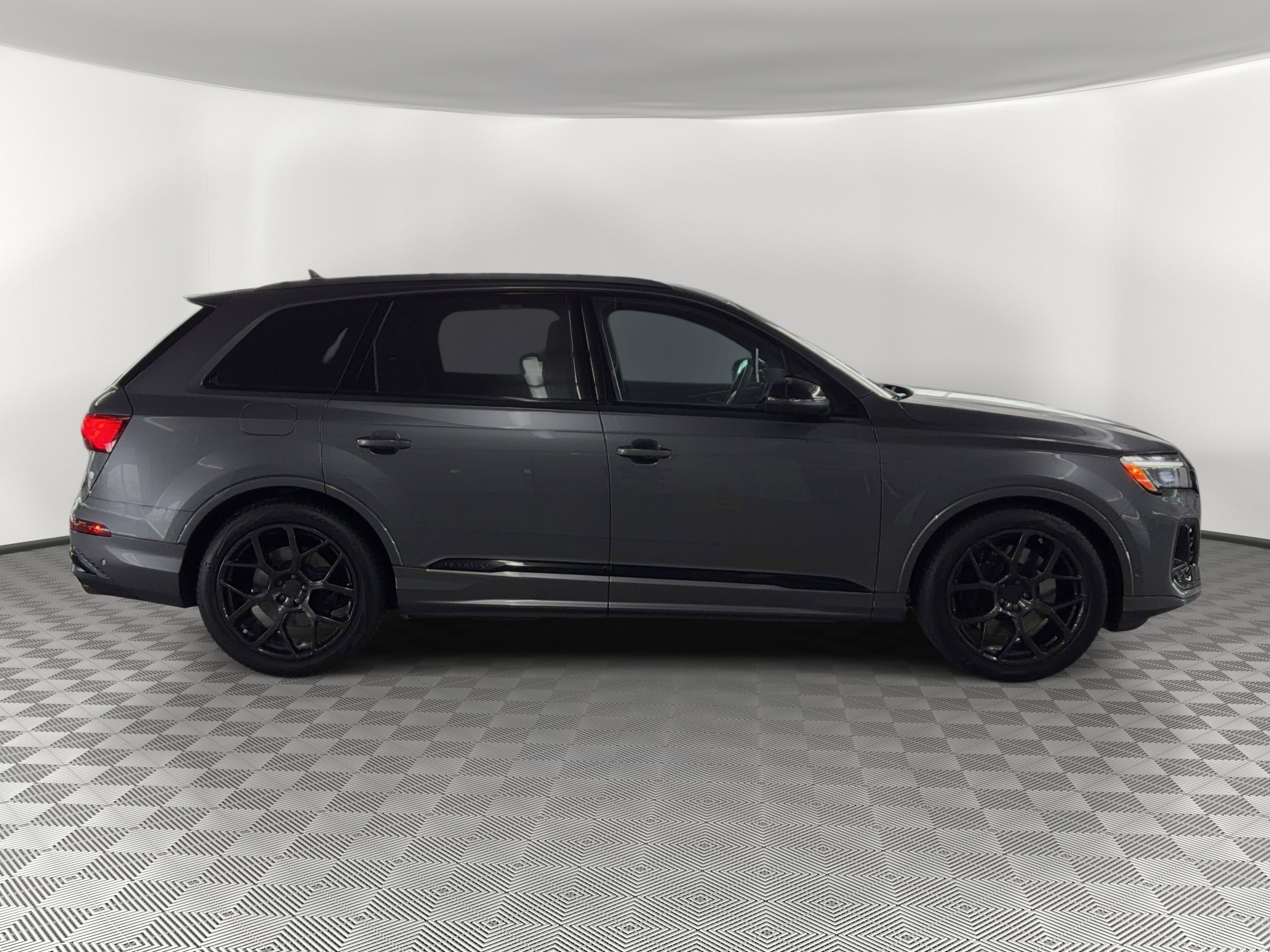 New 2026 Audi SQ7 Premium Plus AWD/4WD image 8