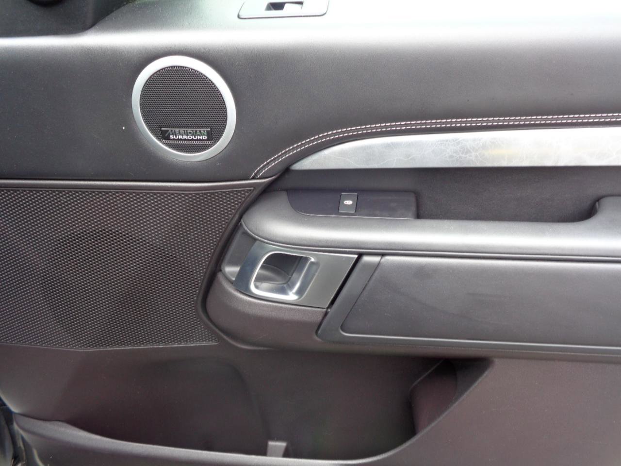 Used 2017 Land Rover Discovery First Edition image 31