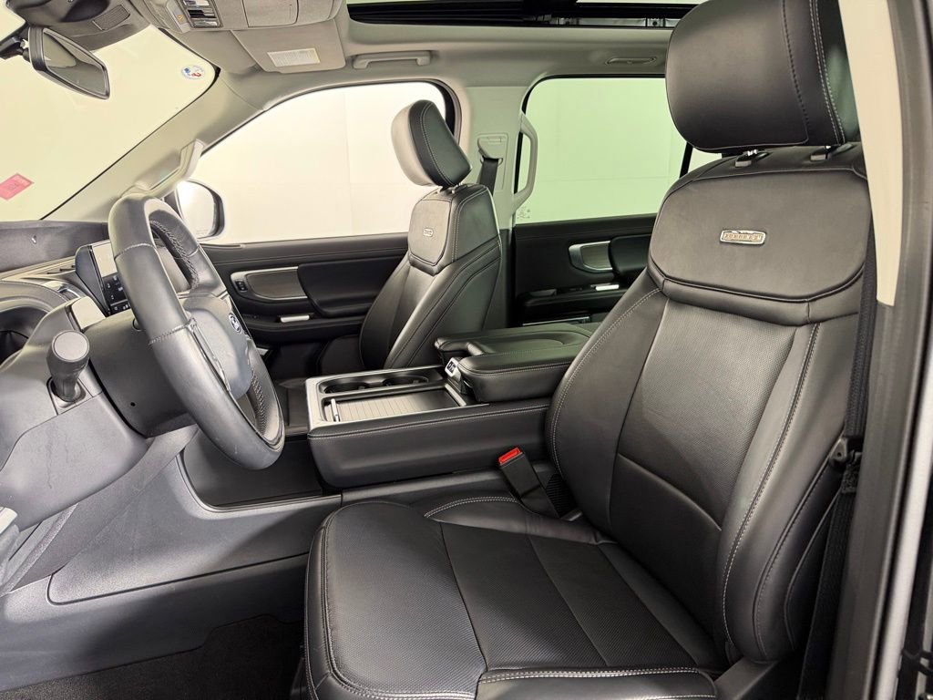 Used 2025 Ford Expedition Platinum image 24
