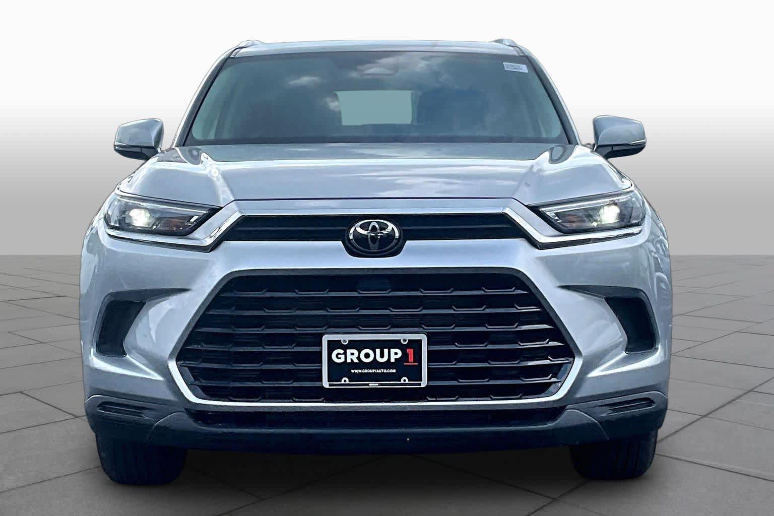Used 2025 Toyota Grand Highlander AWD image 4
