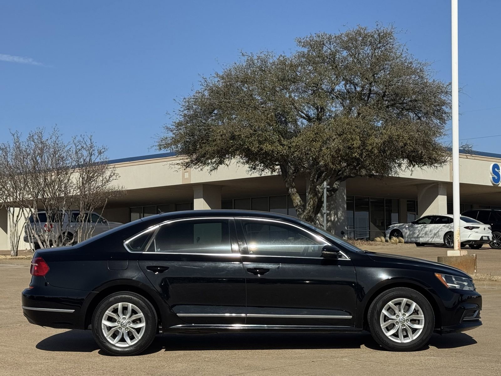 Used 2016 Volkswagen Passat 1.8T S image 3