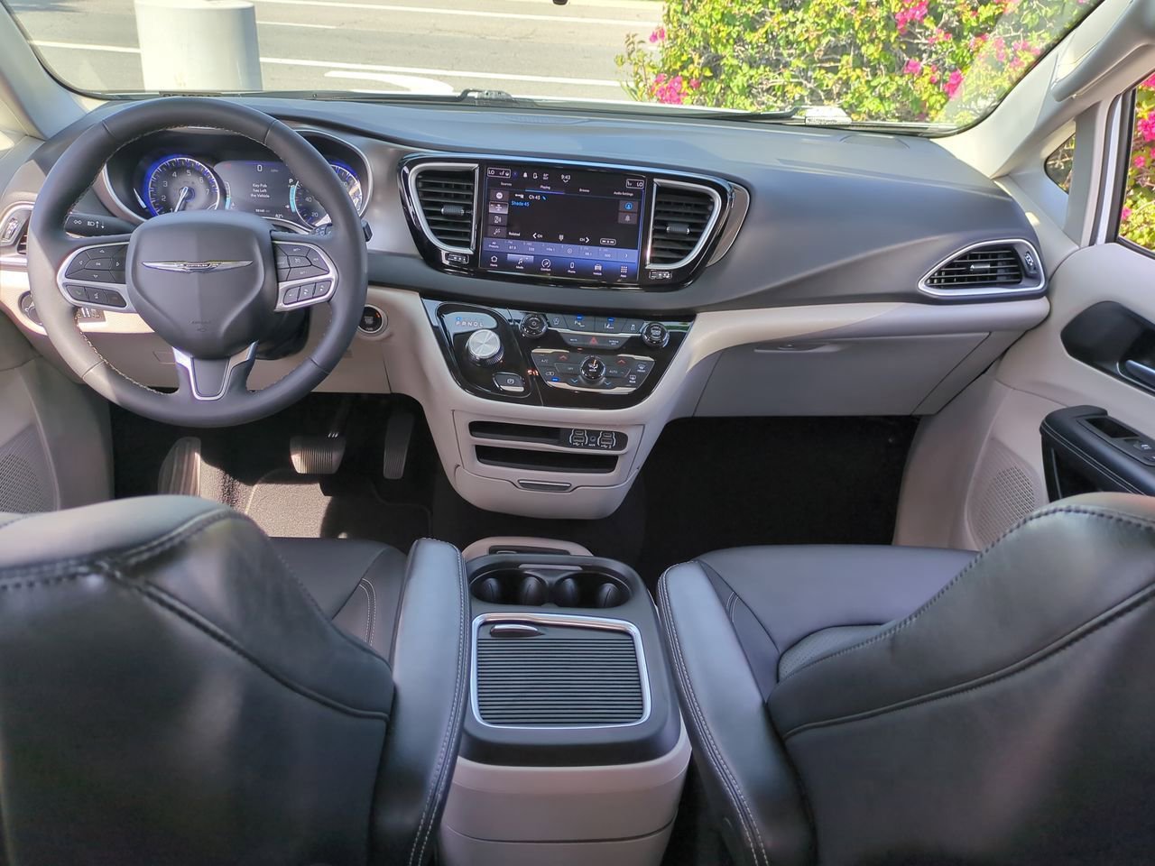 Used 2024 Chrysler Pacifica Touring-L image 19