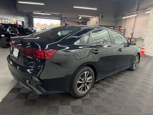 Used 2023 Kia Forte LXS w/ LXS Technology Package image 3