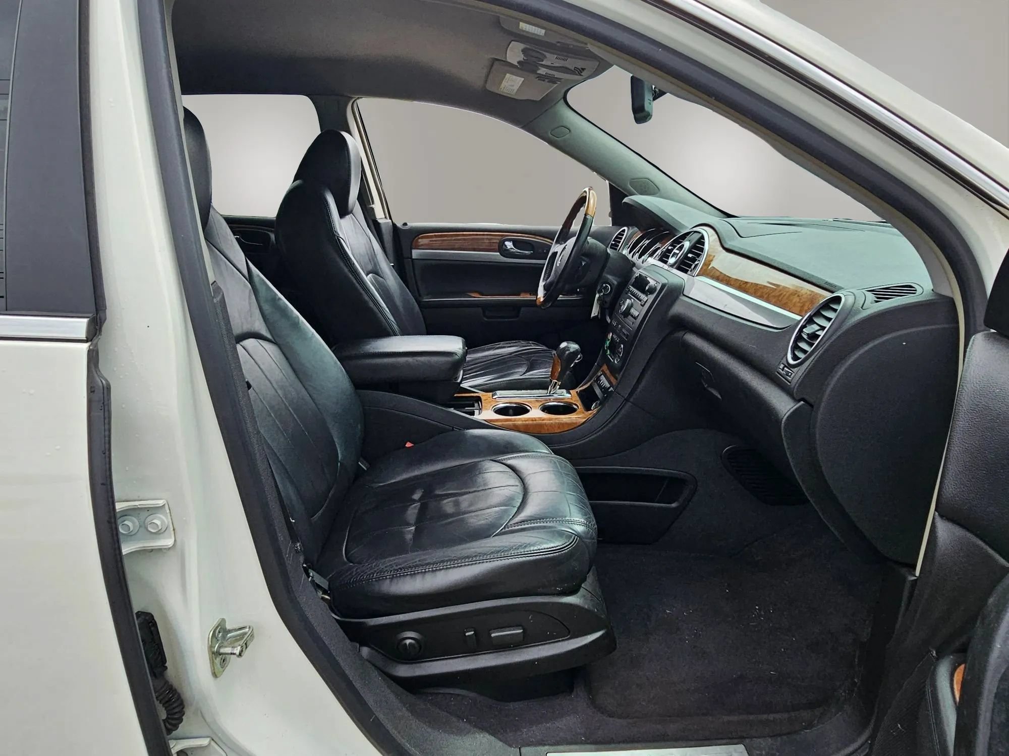 Used 2010 Buick Enclave CXL FWD image 6