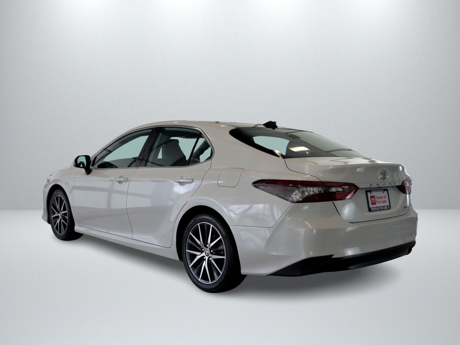 Used 2023 Toyota Camry XLE FWD image 3