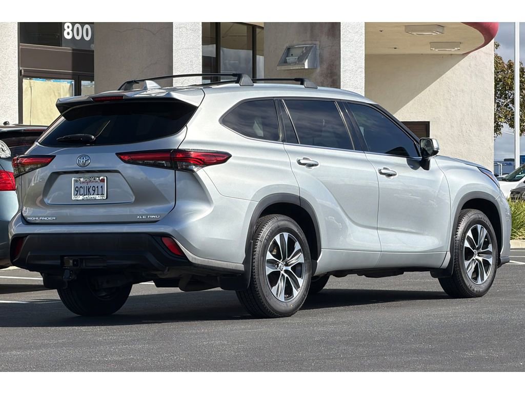 Used 2020 Toyota Highlander XLE image 4