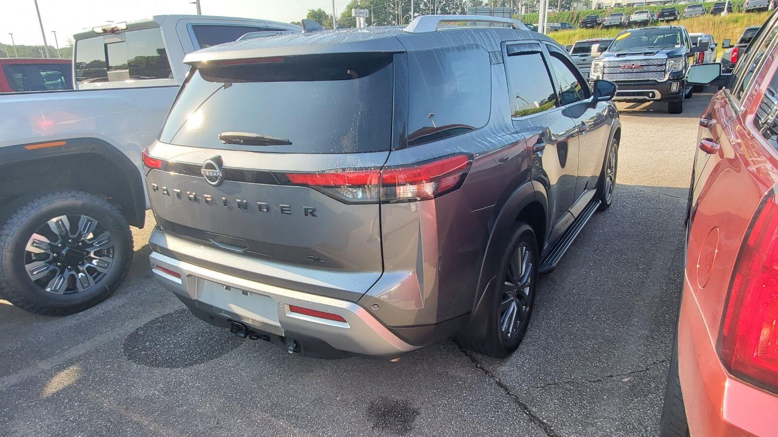 Used 2025 Nissan Pathfinder SL w/ SL Premium Package FWD image 9