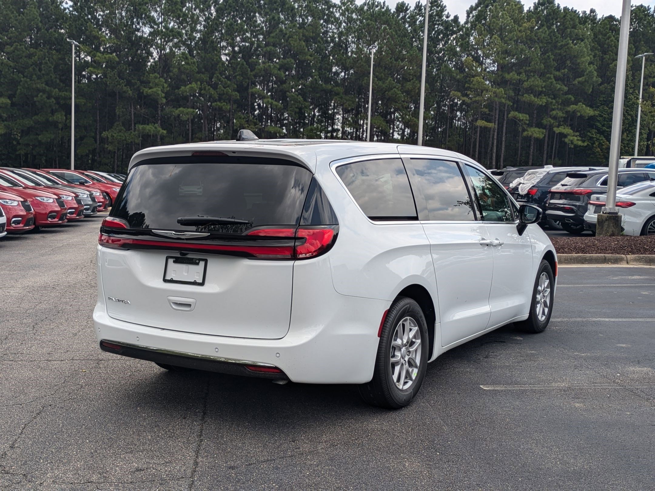 New 2026 Chrysler Pacifica Select image 5