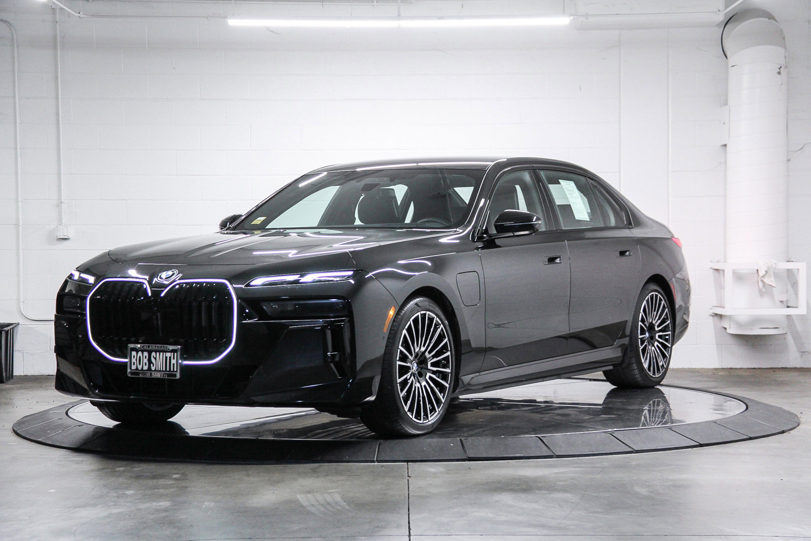 Used 2026 BMW 750e xDrive AWD/4WD image 3