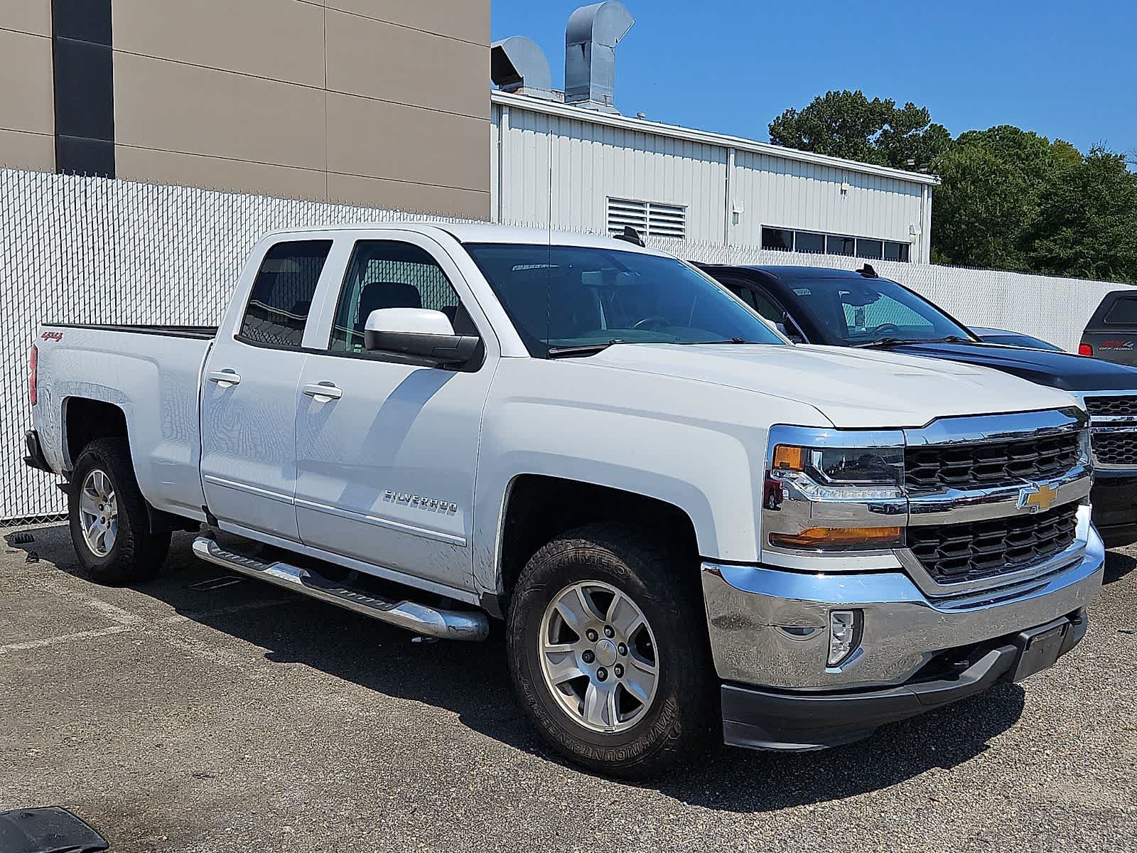 Used 2018 Chevrolet Silverado 1500 LT w/ All Star Edition AWD/4WD image 2