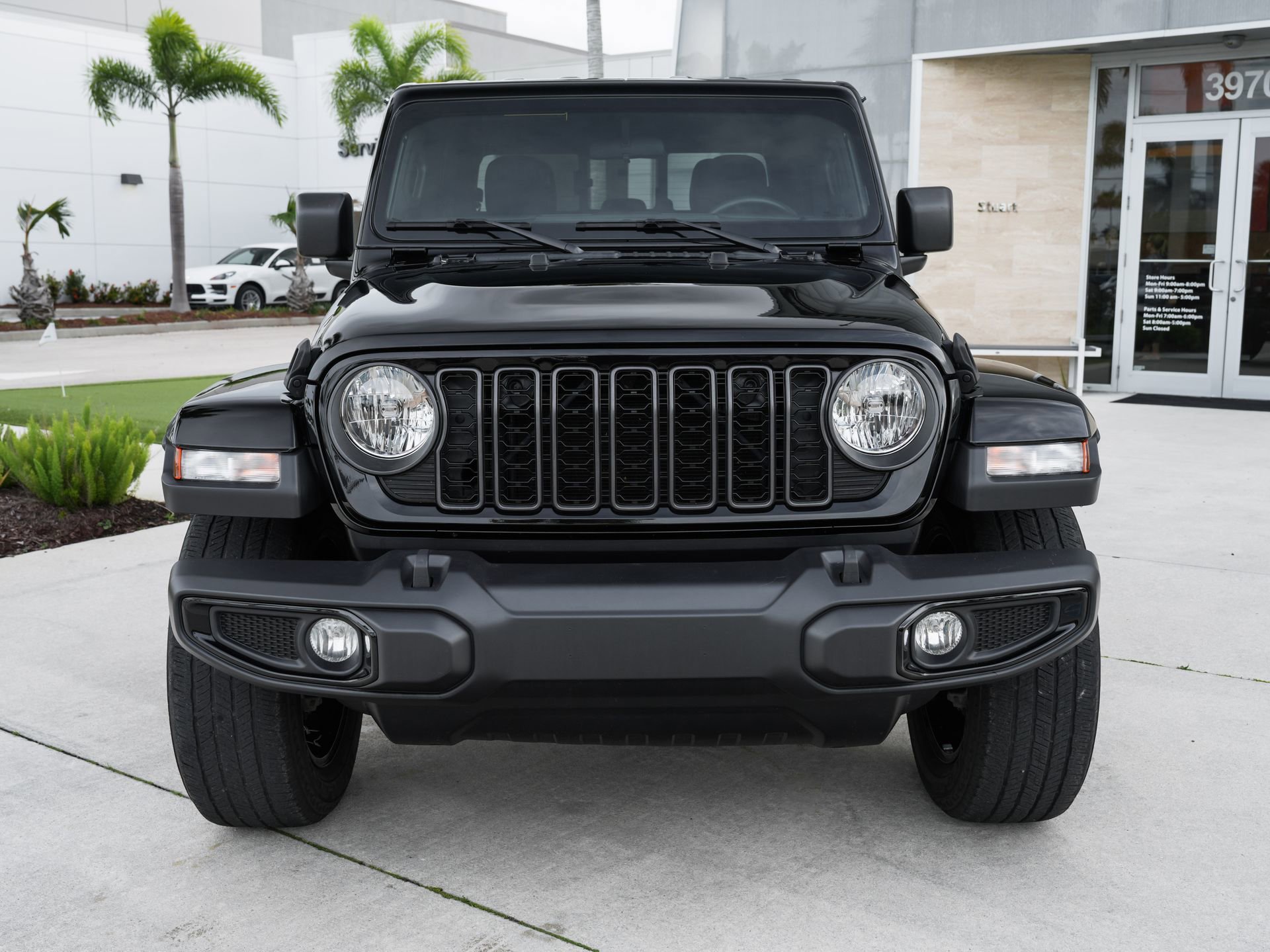 Used 2024 Jeep Gladiator Sport AWD/4WD image 4
