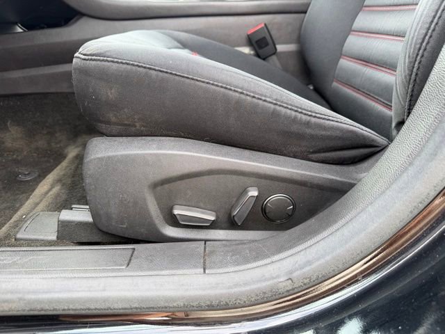 Used 2016 Ford Fusion SE w/ Equipment Group 201A image 9