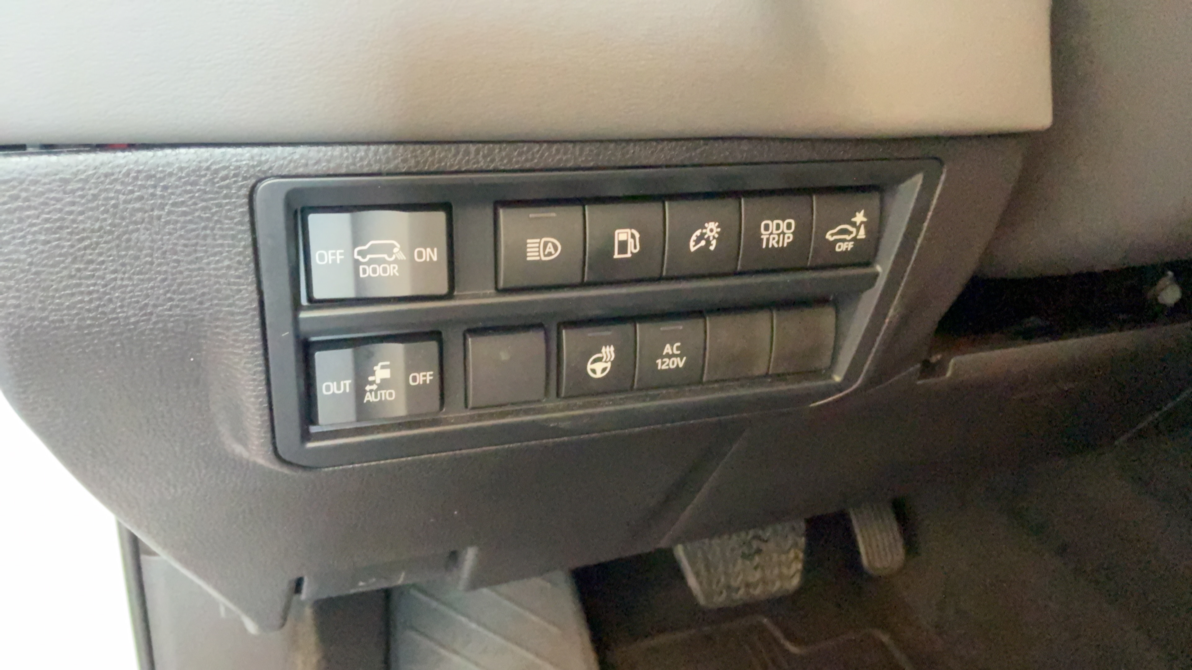 Certified 2026 Toyota Sequoia Capstone AWD/4WD image 18