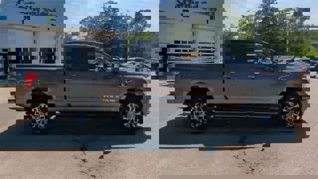 Used 2018 Nissan Titan Platinum Reserve w/ Platinum Utility Package image 9