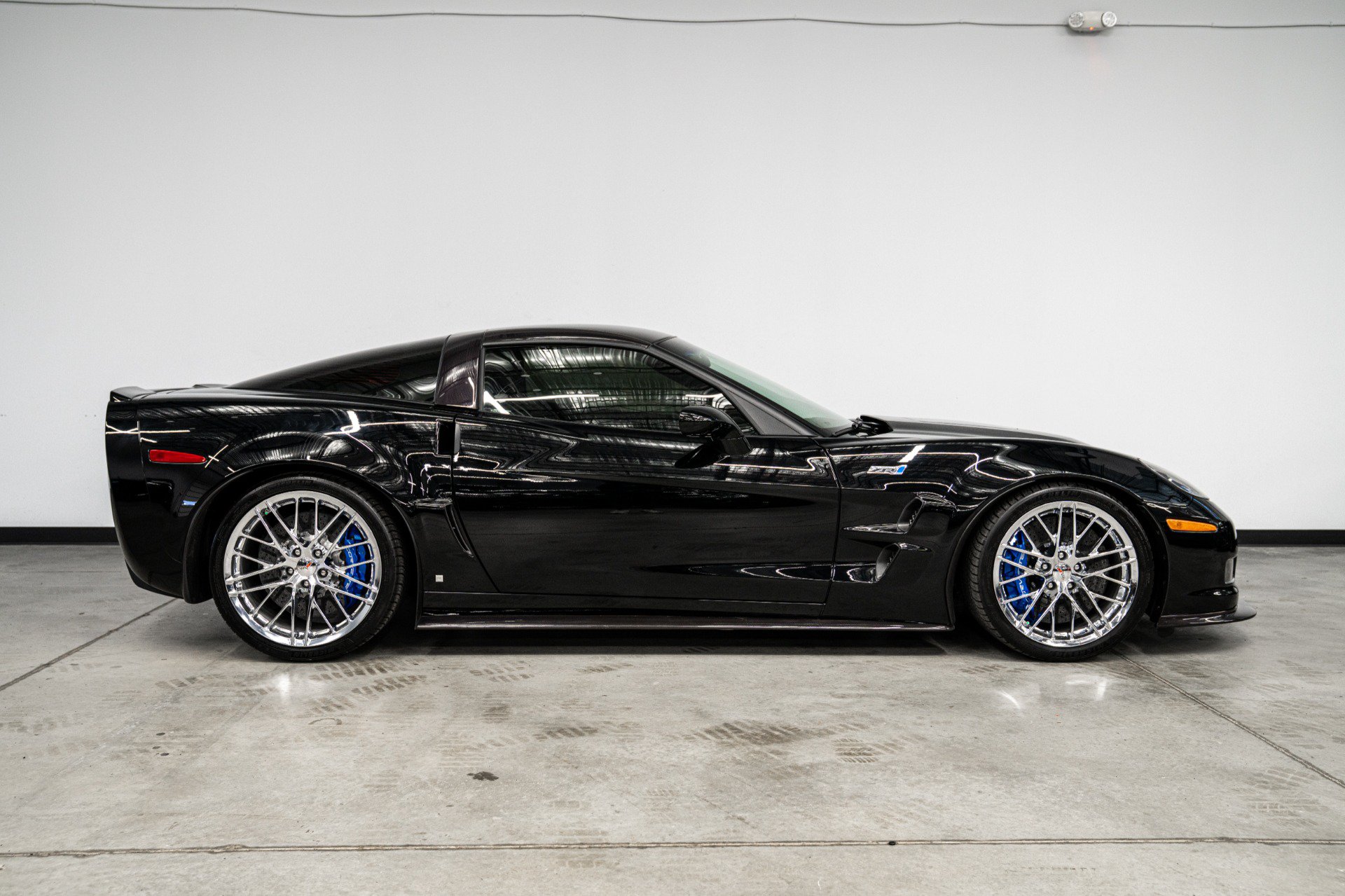 Used 2009 Chevrolet Corvette ZR1 w/ Preferred Equipment Group RWD image 43