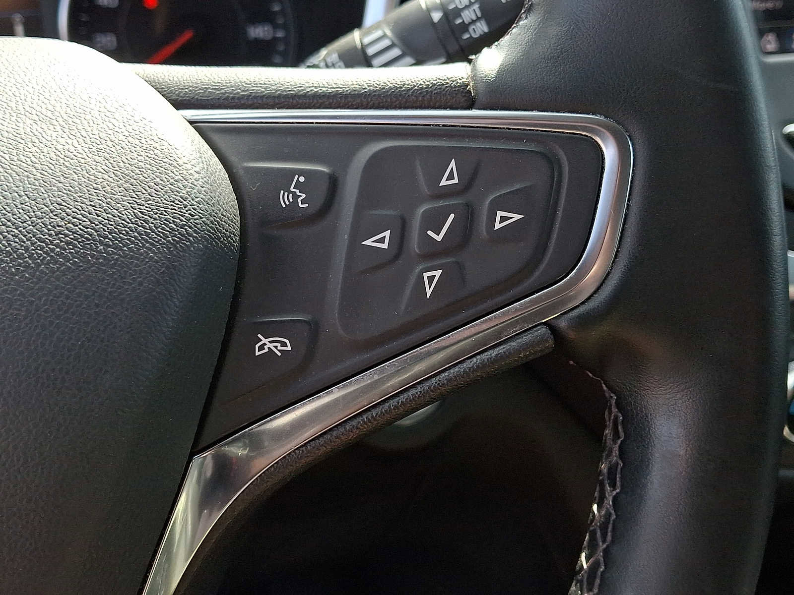Used 2024 Chevrolet Equinox LT w/ LPO, Floor Liner Package AWD/4WD image 21