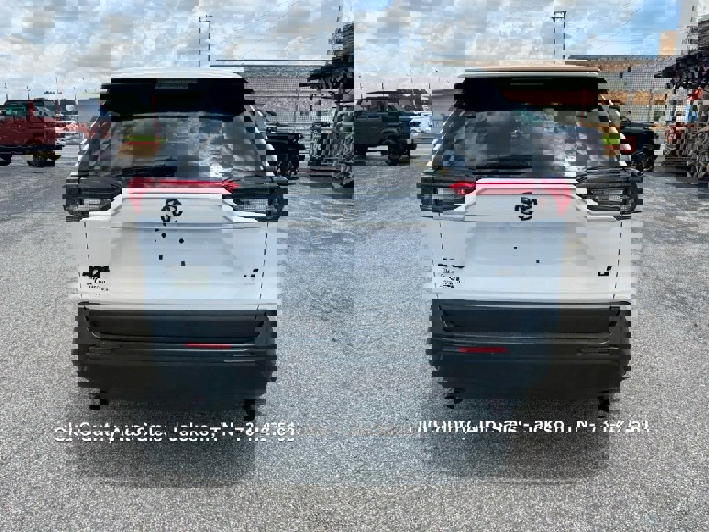 Used 2024 Toyota RAV4 LE image 7