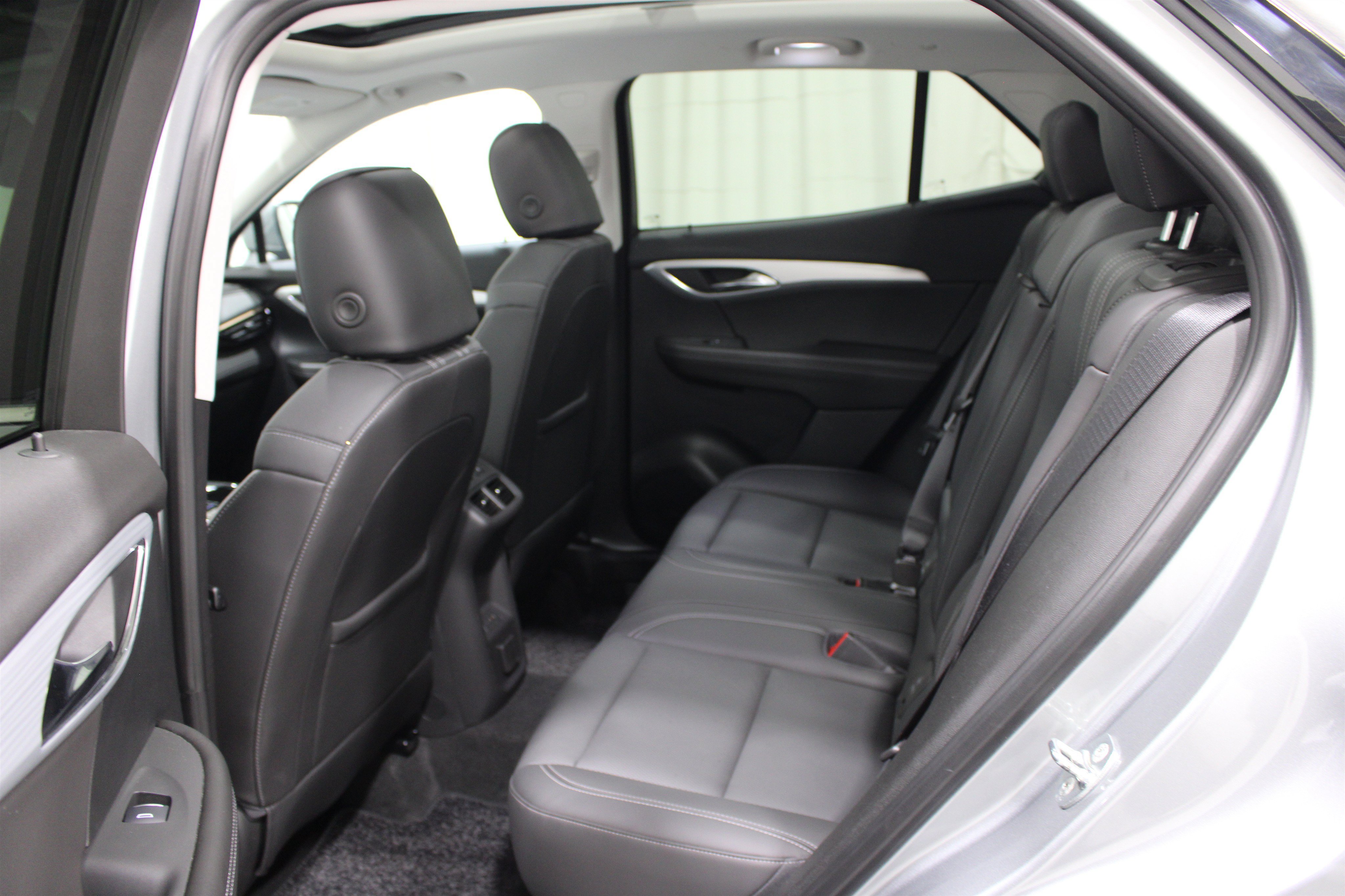 Used 2025 Buick Envision Avenir AWD/4WD image 23